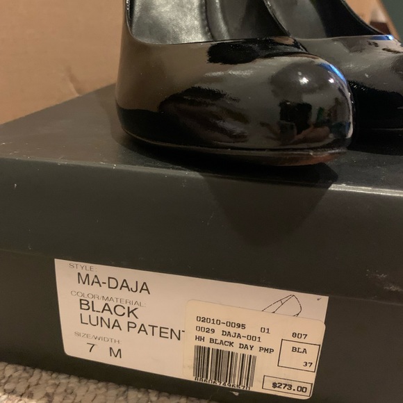 BCBGMAXAZRIA black patent size 7 pumps - Picture 8 of 8